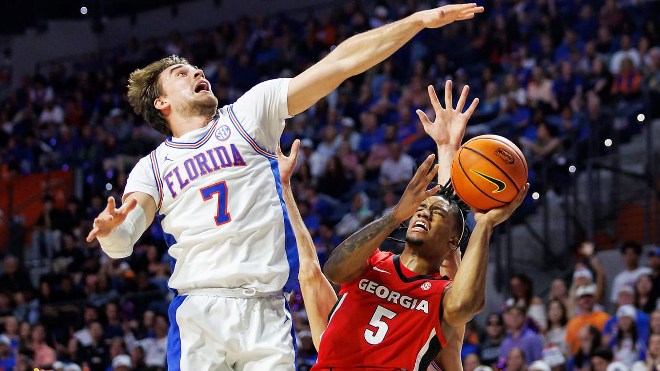 Florida basketball guard Urban Klavzar (7) defends Georgia Bulldogs guard Jeremiah Wilkinson (5) during the first half at the Stephen C. O'Connell Center on Jan 6, 2026.